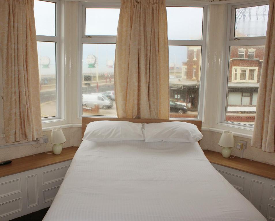 The Colwyn Hotel - Near Pleasure Beach Μπλάκπουλ Εξωτερικό φωτογραφία